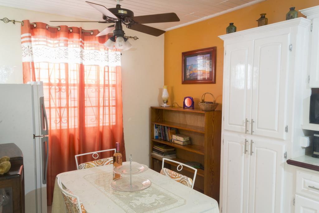 Darrel Cot Beachfront Holiday home